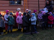 Rozsvícení vánočního stromu u MŠ